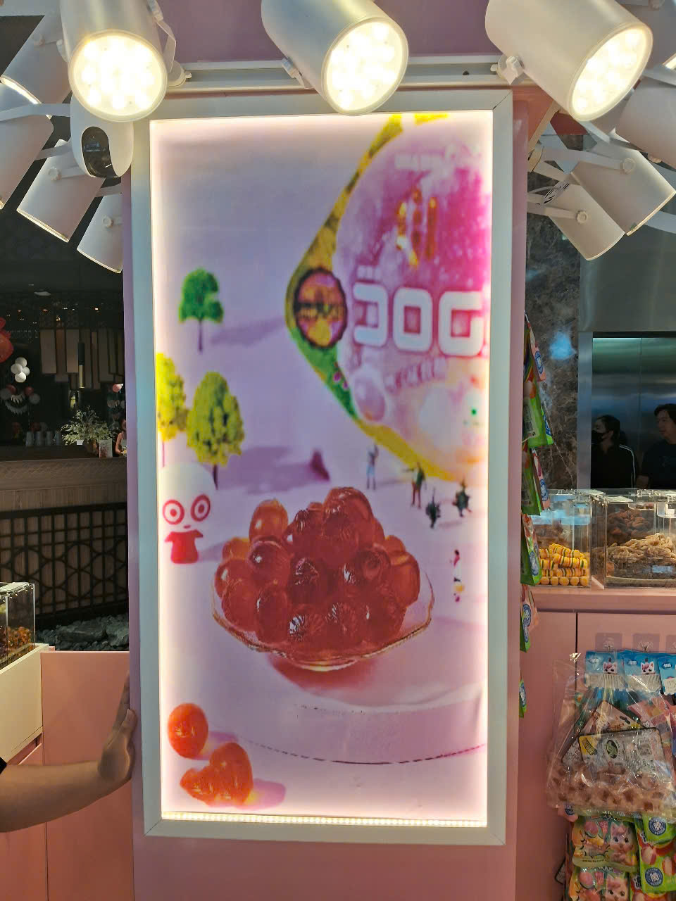 Hộp đèn hình bánh kẹo trên cột quầy MELOVE