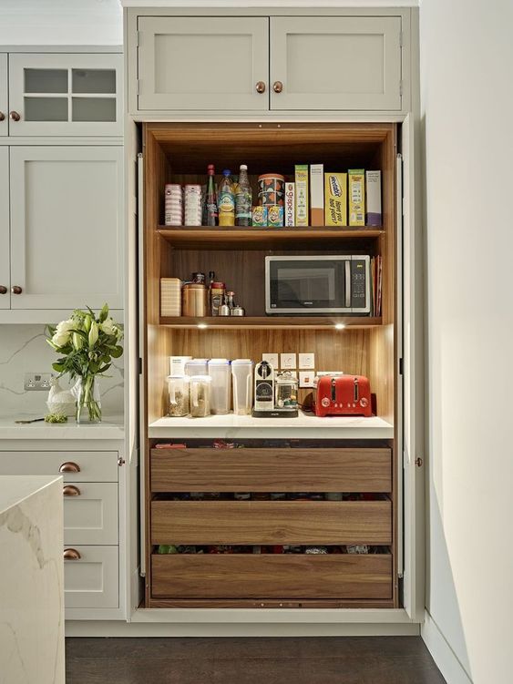 Tủ kho thiết kế thông minh là phụ kiện bếp không thể thiếu trong thiết kế bên trong tủ bếp tiện nghi