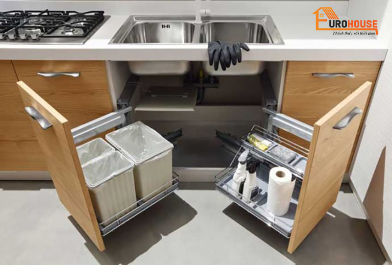 Thiết kế bên trong tủ bếp 10 Thùng rác âm gắn mặt cánh tủ là phụ kiện cần thiết của thiết kế bên trong tủ bếp