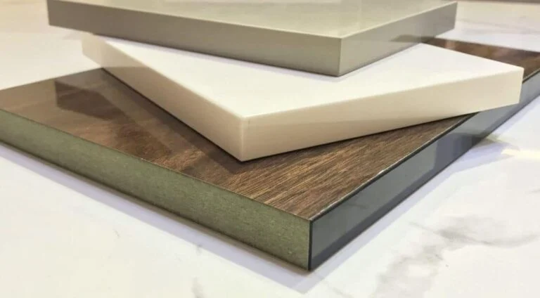 So sánh tủ bếp acrylic và melamine
