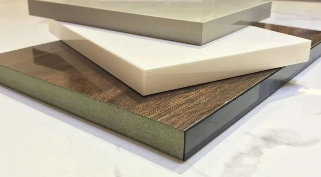 So sánh tủ bếp acrylic và melamine