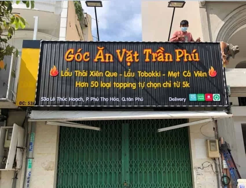 biển quảng cáo bằng tôn sóng
