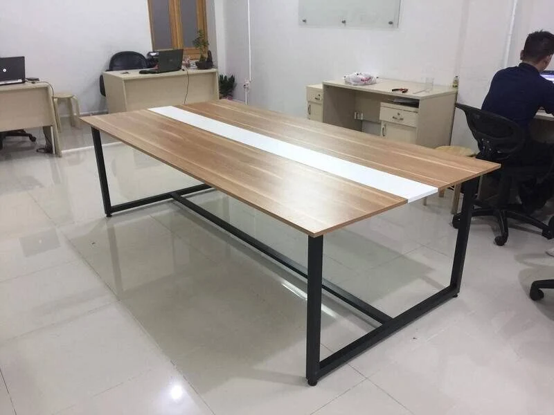 Bàn họp chân sắt với mức giá 5.150.000 VNĐ
