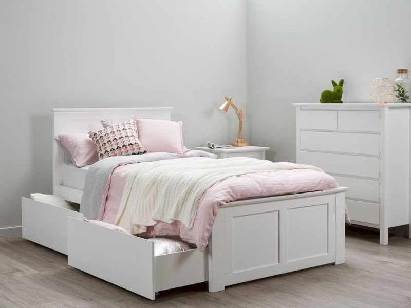Giường ngủ gỗ màu trắng dễ dàng trang trí và sử dụng 