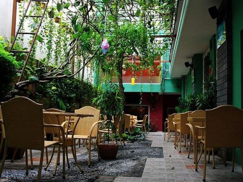 Quán cafe nhỏ thiết kế kết hợp sân vườn 