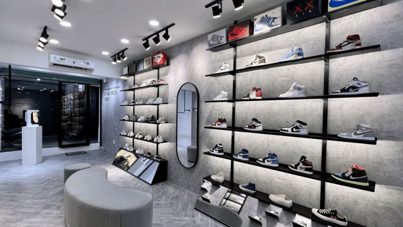 thiết kế shop giày sneaker