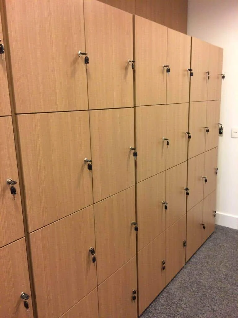 Tủ locker gỗ công nghiệp