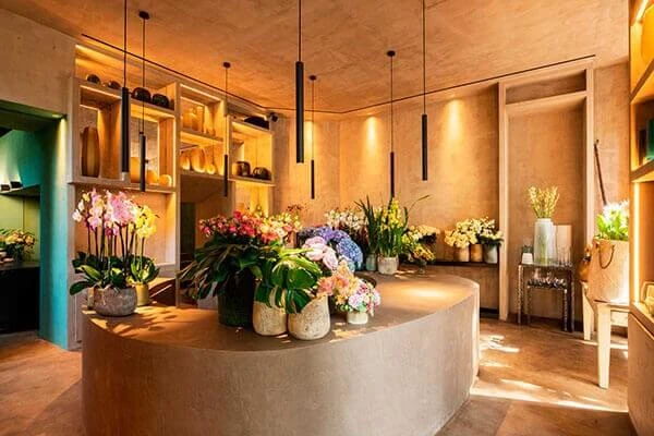 lua-chon-cac-mau-ke-trung-bay-hop-ly Thiết Kế Shop Hoa Hiện Đại