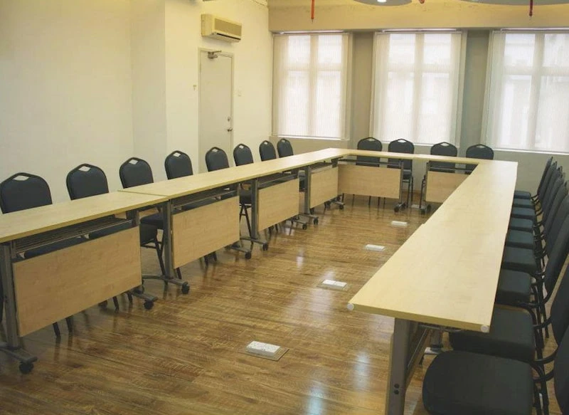 ban-hop-20-nguoi-hinh-chu-U-1 kích thước bàn họp 20 người