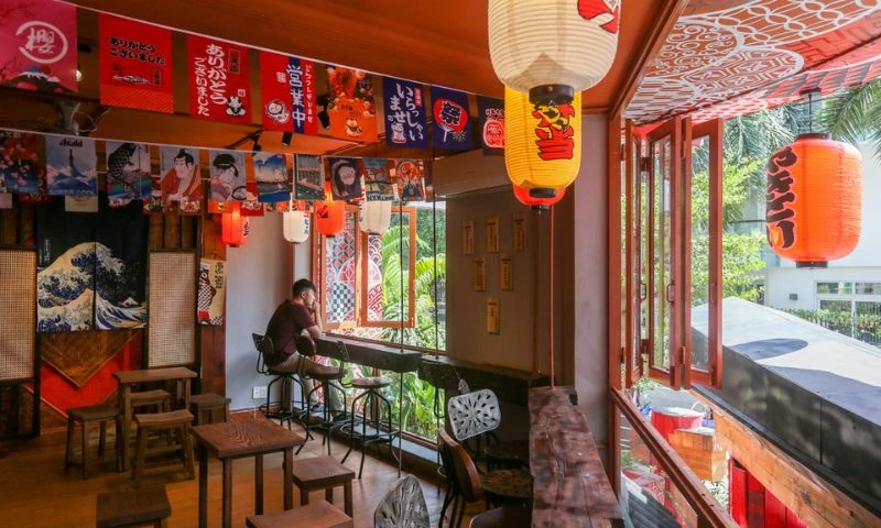 nhung-poster-truyen-tranh-xuat-hien-trong-quan-phong-cach-nhat-ban Thiết Kế Quán Cafe Phong Cách Nhật Bản