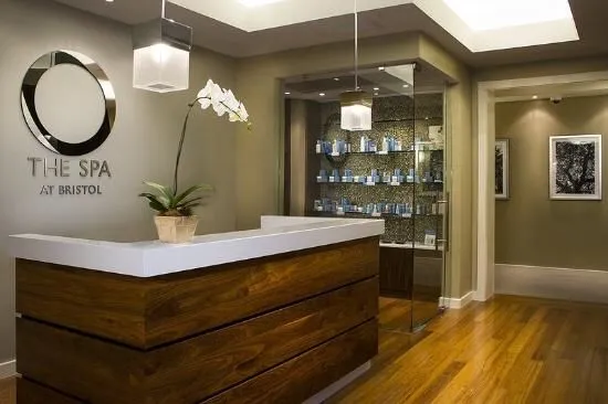 quay-le-tan-spa-phu-hop-phong-cach-thiet-ke Quầy lễ tân spa