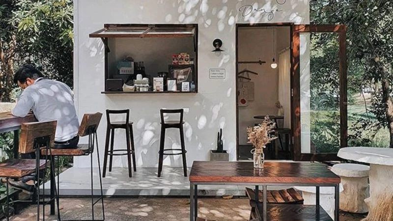 tao-khong-gian-mo-cho-quan-cafe Cách Trang Trí Quán Cafe Nhỏ Đẹp