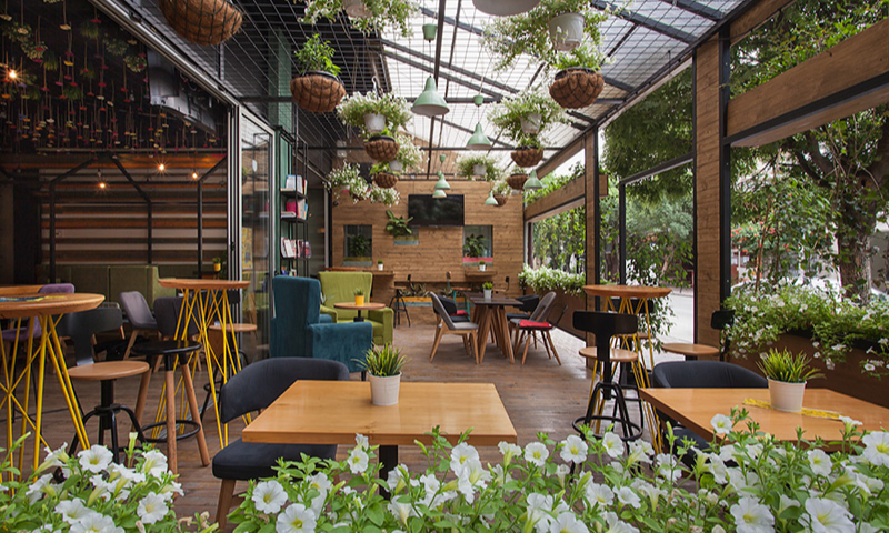 thiết kế quán cà phê sân vườn đơn giản