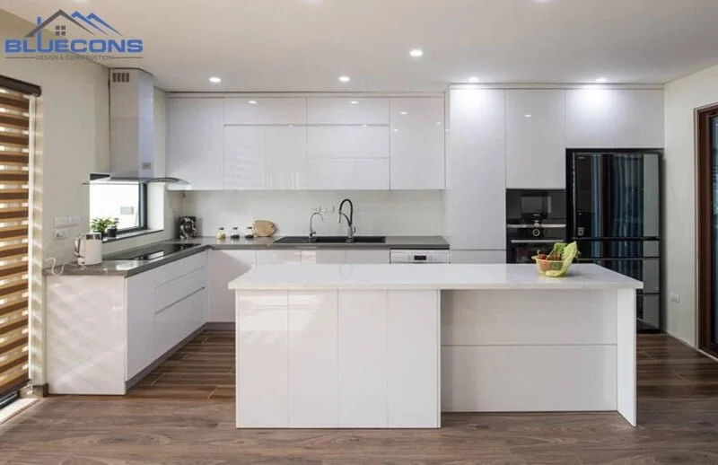 Mẫu nhà bếp đẹp với tủ bếp kịch trần