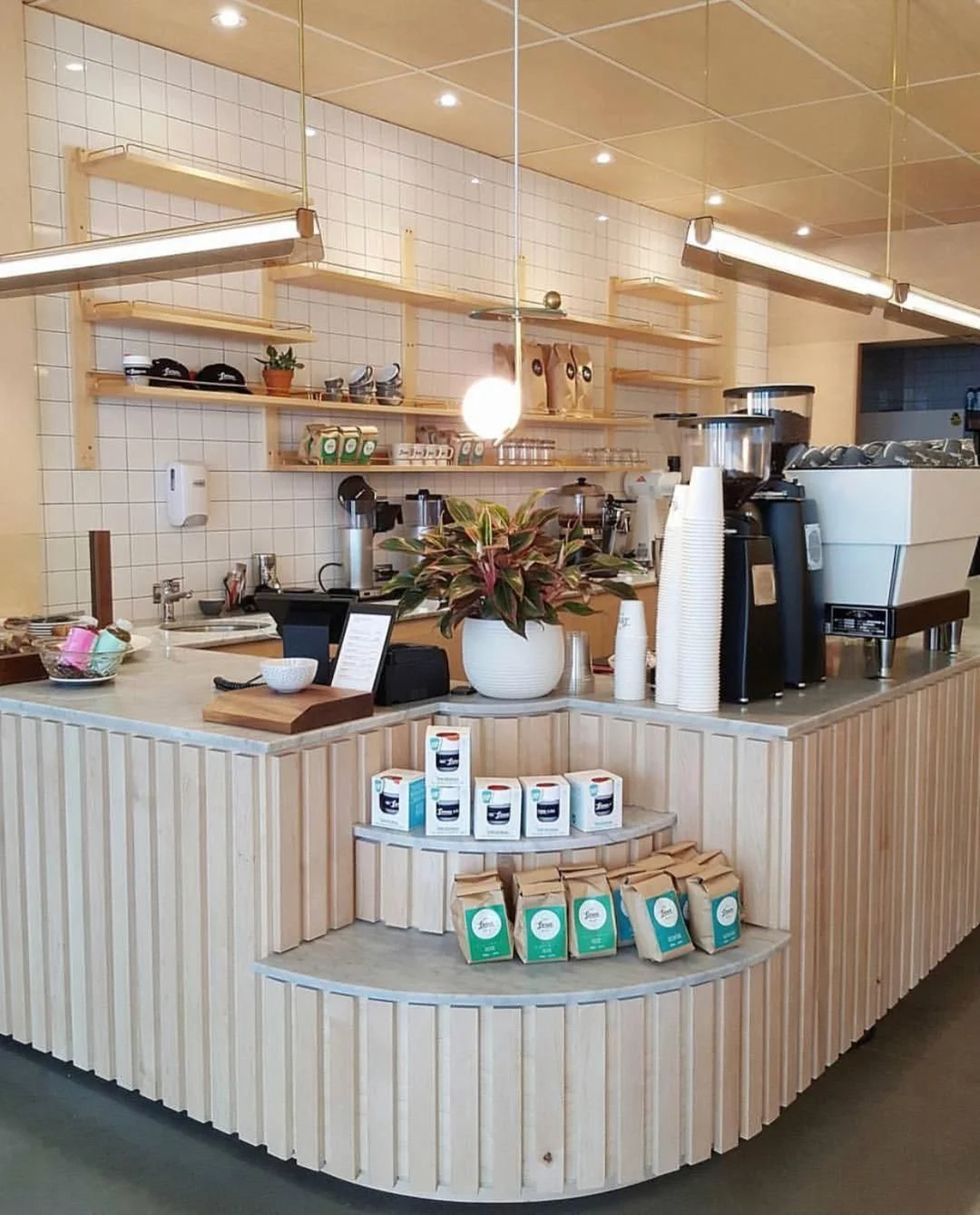 Quay-cafe-chu-L-7 Quầy cafe chữ L