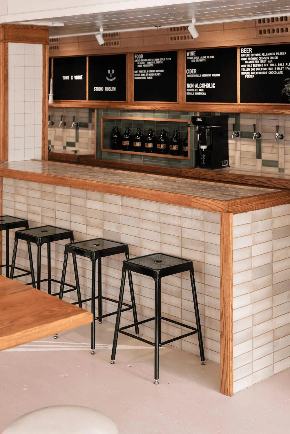 Quầy cafe vân đá