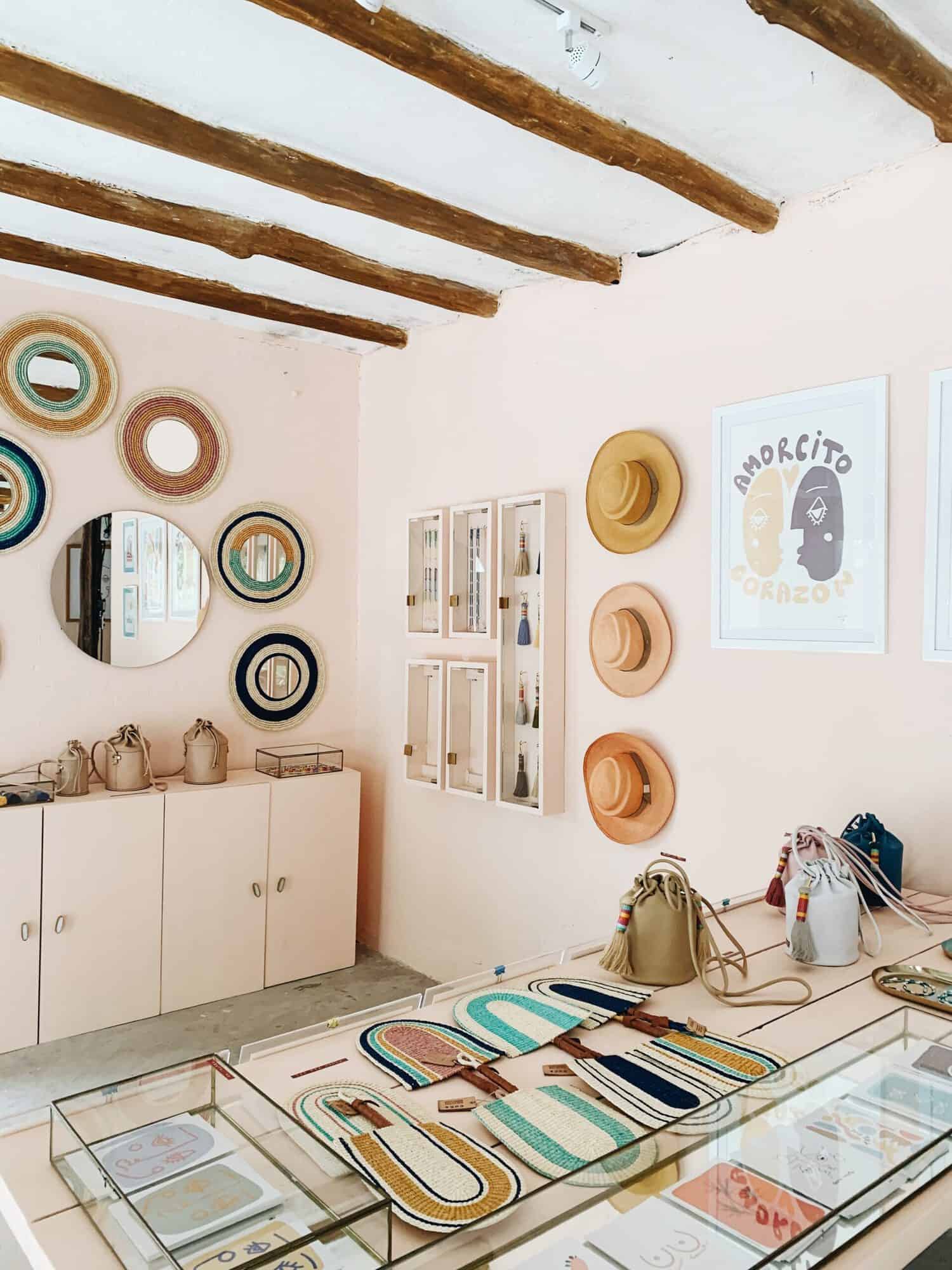 anna-sullivan-4oPEjtCv-gQ-unsplash-scaled Thiết Kế Showroom Trưng Bày
