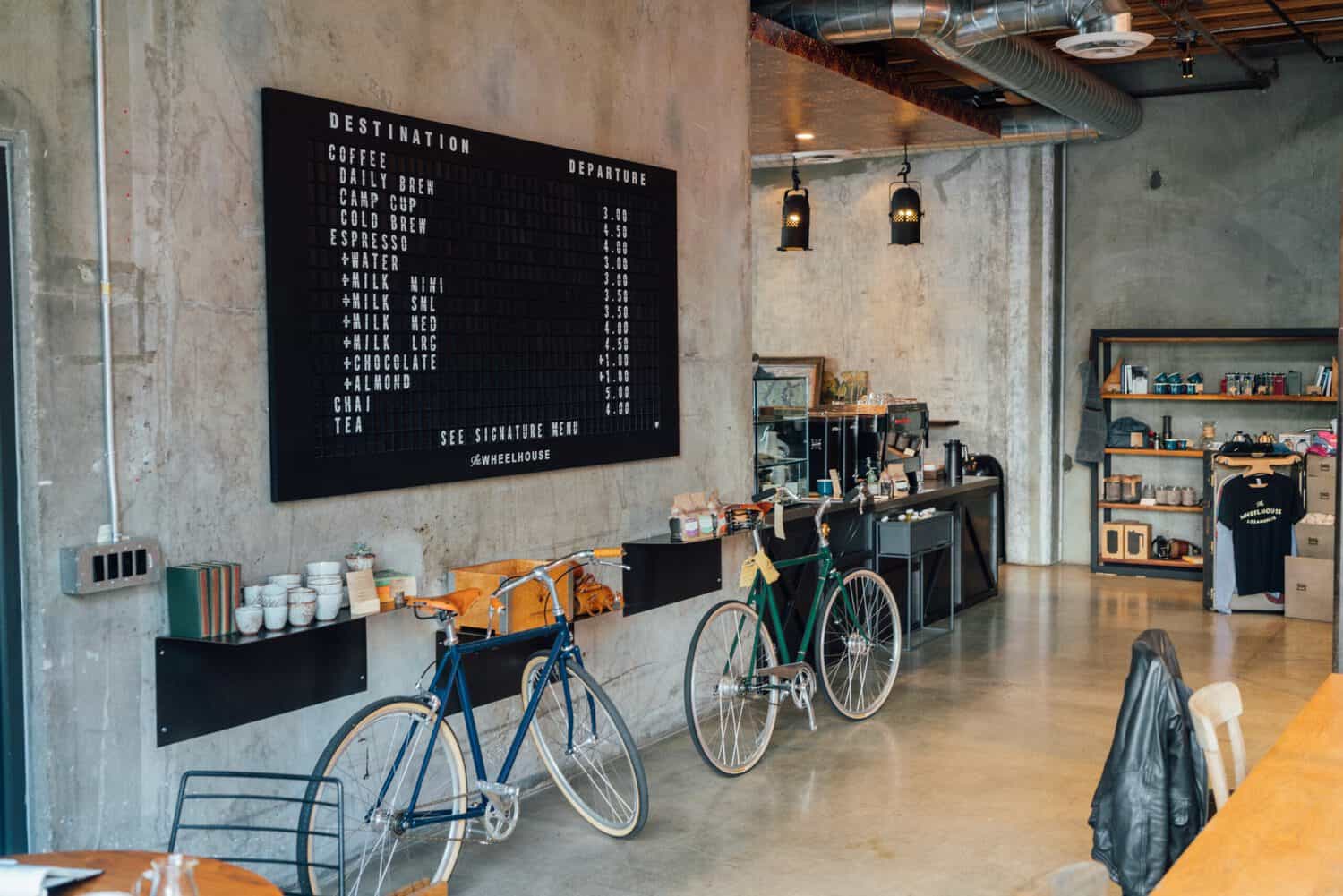 roman-bozhko-OXXsAafHDeo-unsplash-scaled Thiết Kế Showroom Trưng Bày