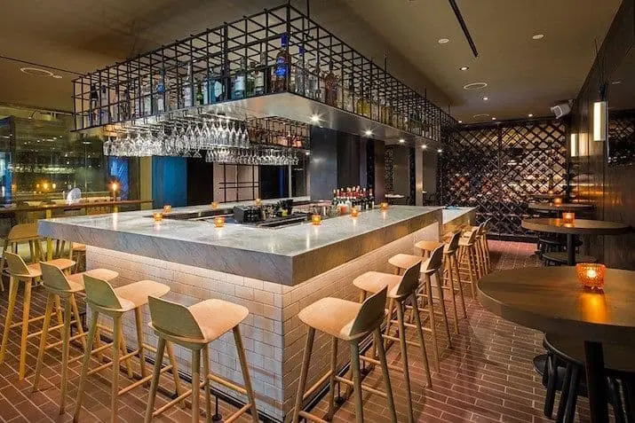 Quầy Bar Chữ U