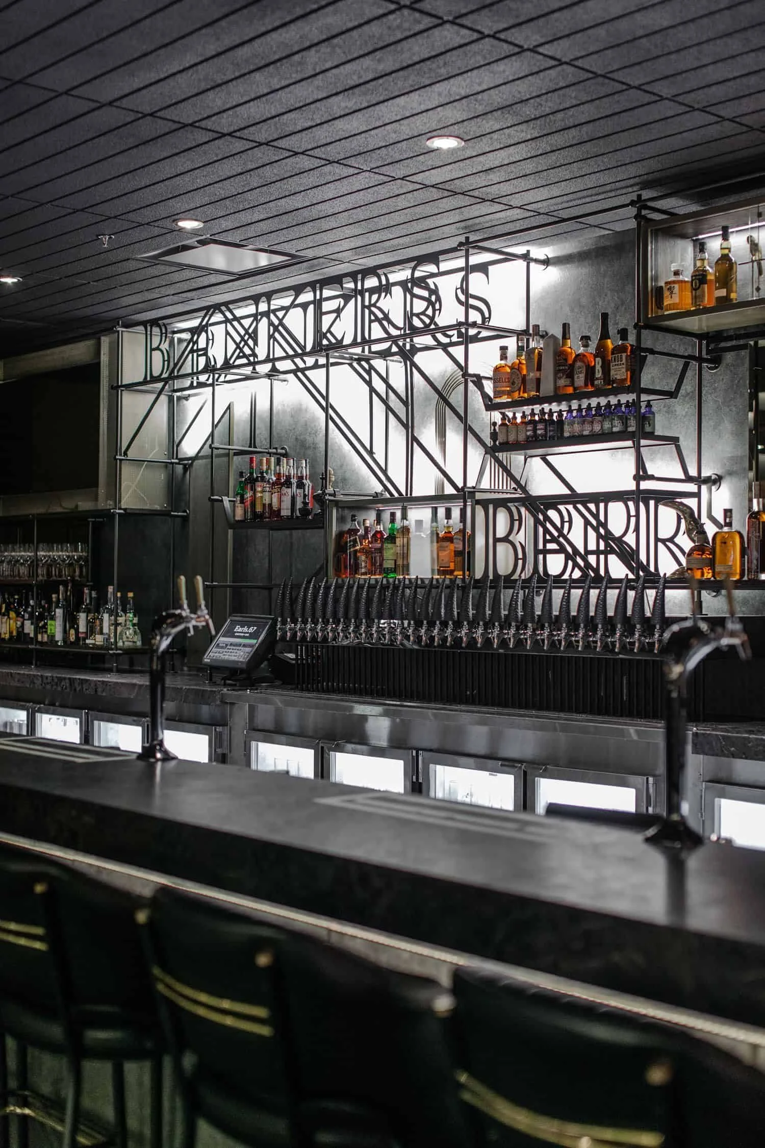 Quầy Bar Gỗ Ốp Đá Kết Hợp Khung Sắt