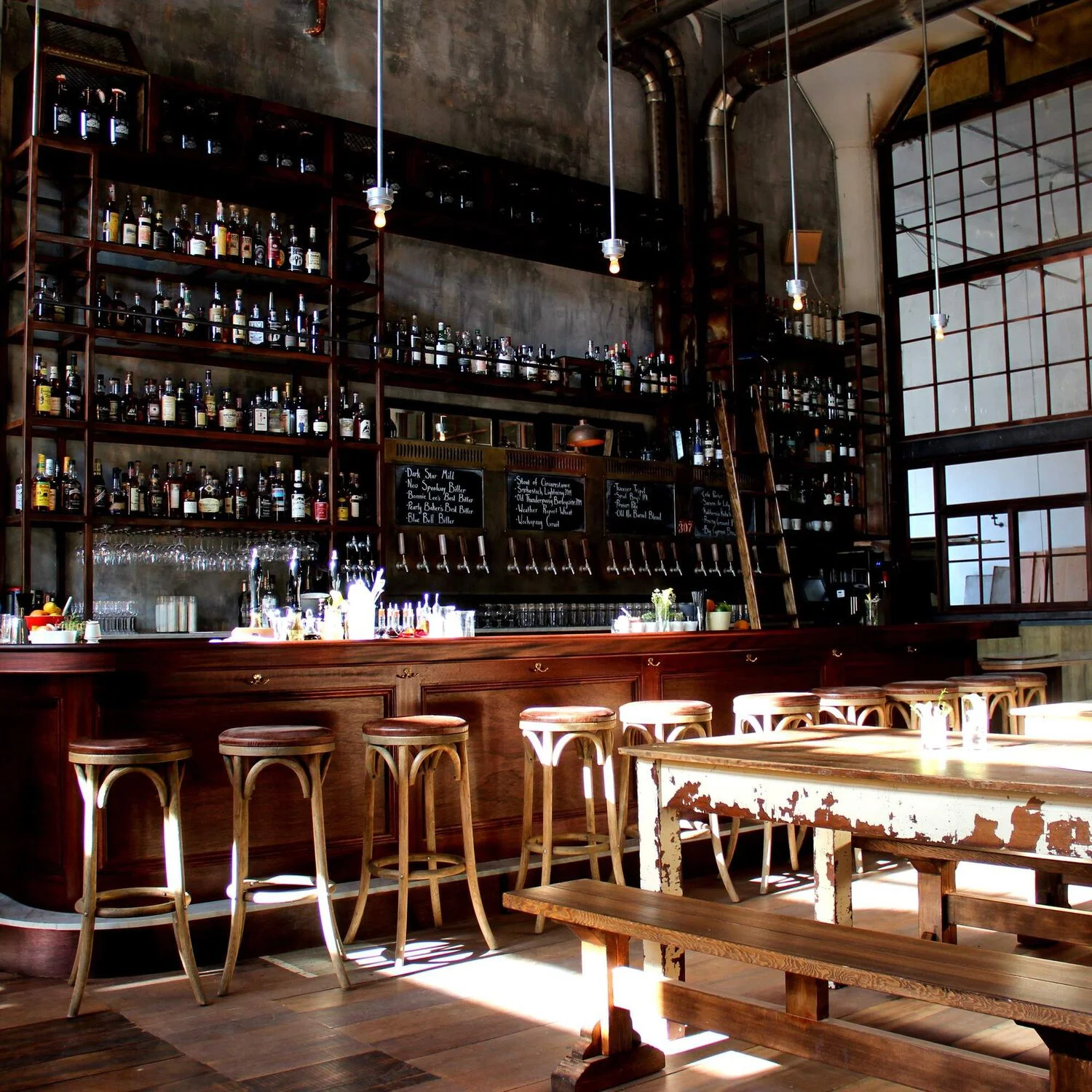 Quầy Bar Gỗ Ốp Đá Kết Hợp Khung Sắt