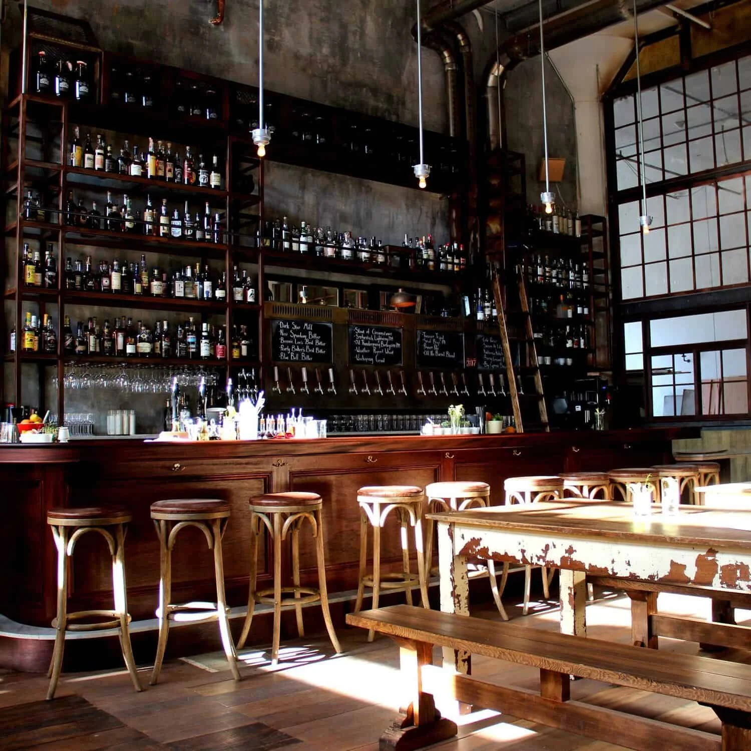 Quầy Bar Gỗ Ốp Đá Kết Hợp Khung Sắt