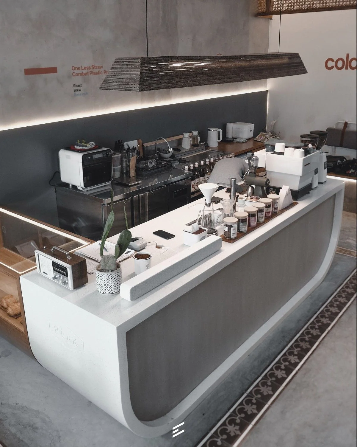 Quay-cafe-mau-xam-2 Quầy Cafe Với Tone Màu Hiện Đại