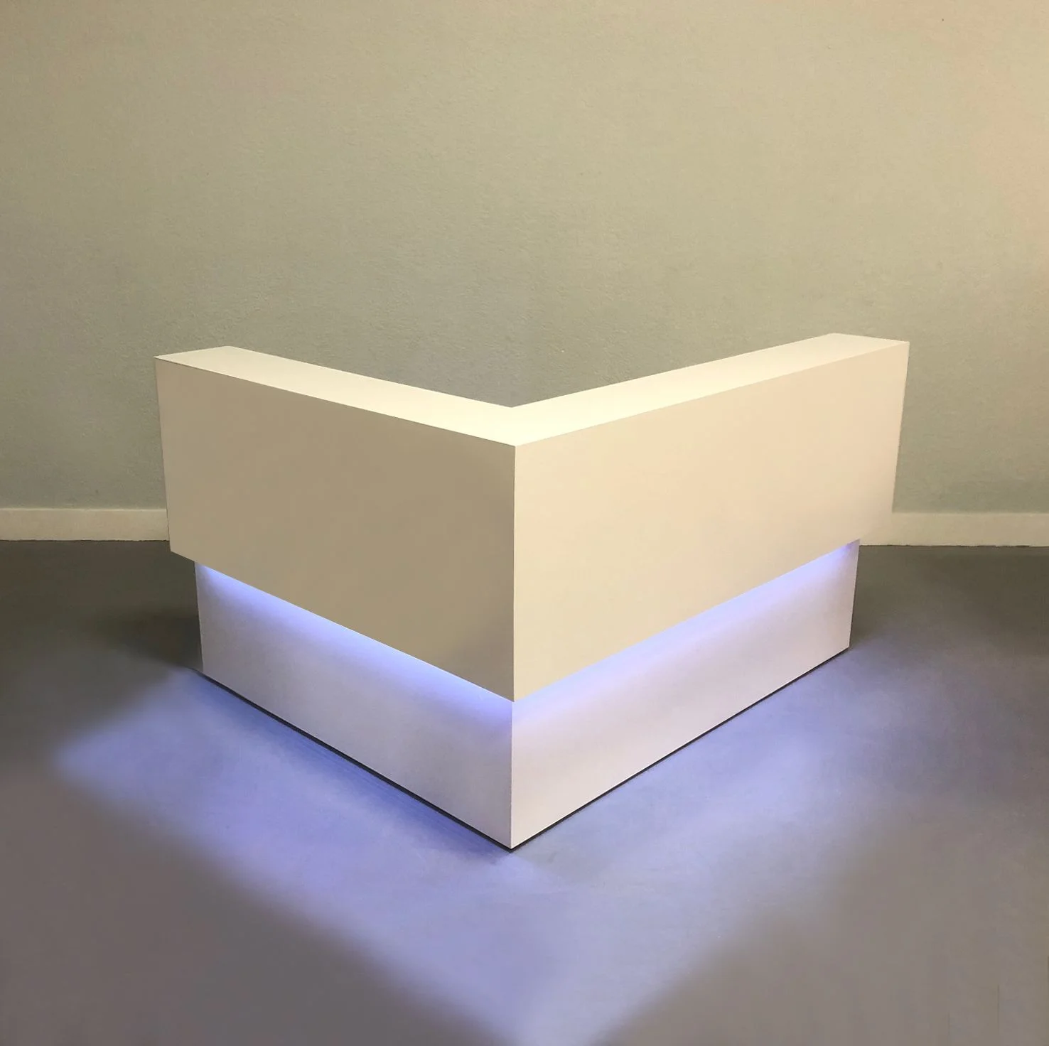 Quay-le-tan-led 5+ Mẫu Quầy Lễ Tân Hiện Đại
