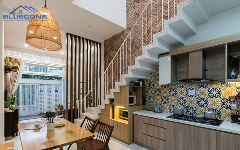 Thiết kế tủ bếp chân cầu thang đa năng