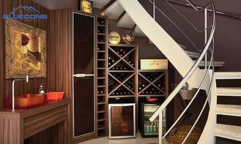 Tủ rượu gầm cầu thang với thiết kế mới lạ