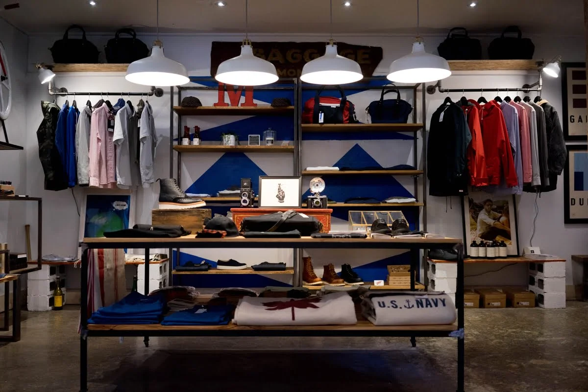 Kệ trưng bày shop thời trang