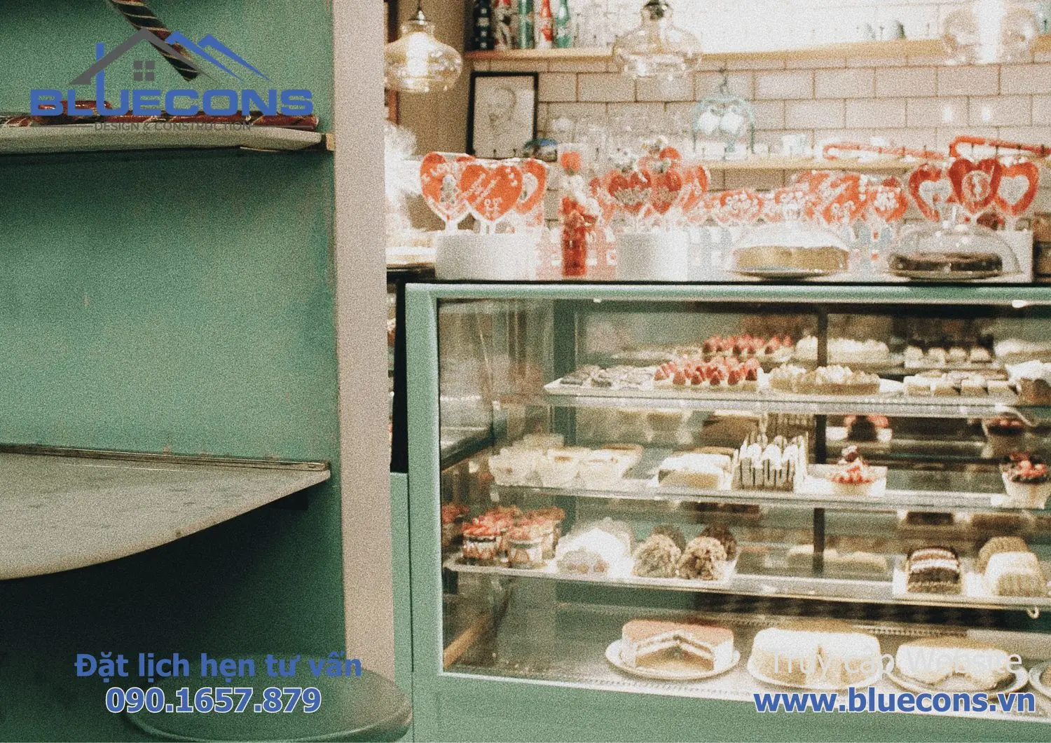 Tủ trưng bày nhỏ gọn tại cửa hàng