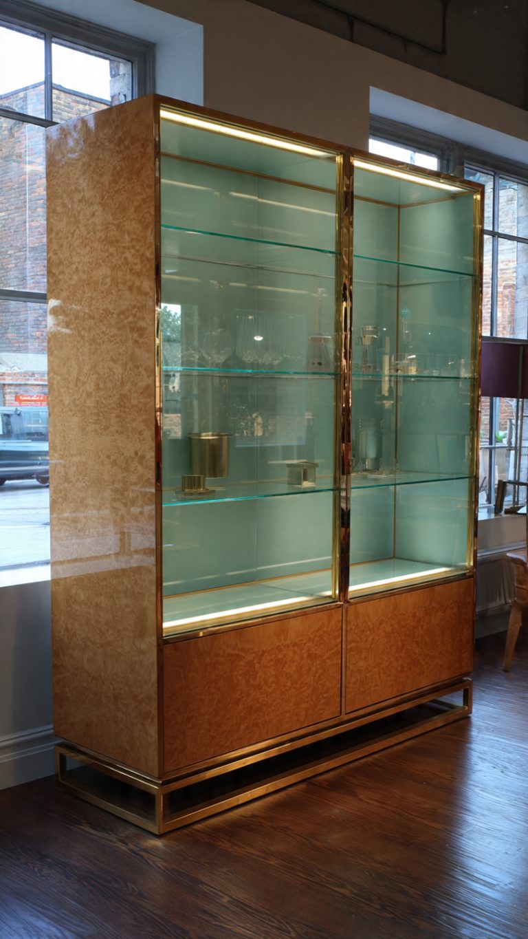 Tủ trưng bày showroom (1)