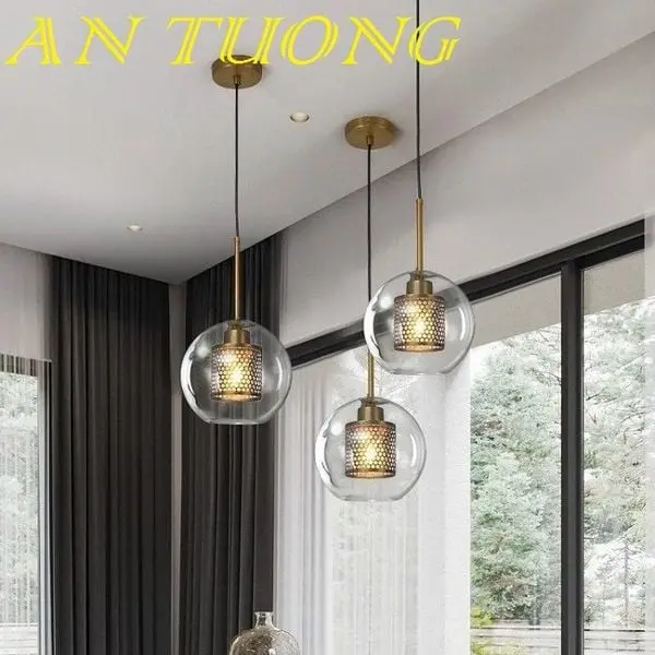 Bếp hiện đại với đèn trang trí