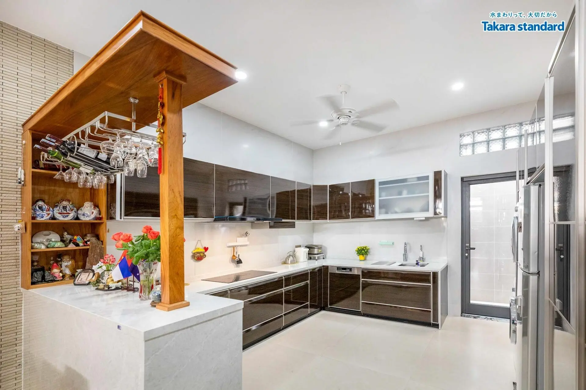 Quầy bar kết hợp tủ rượu
