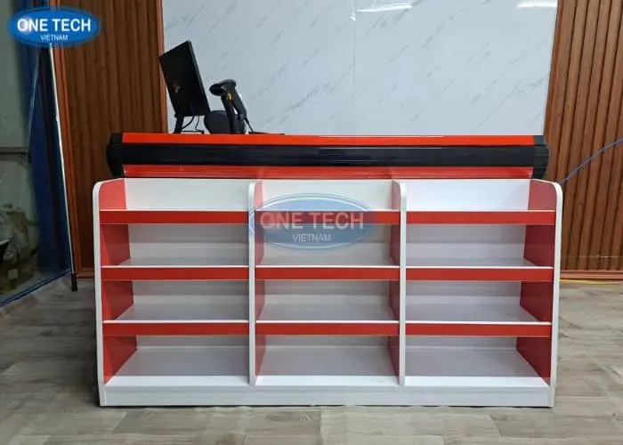 Bàn thu ngân có kệ phía trước