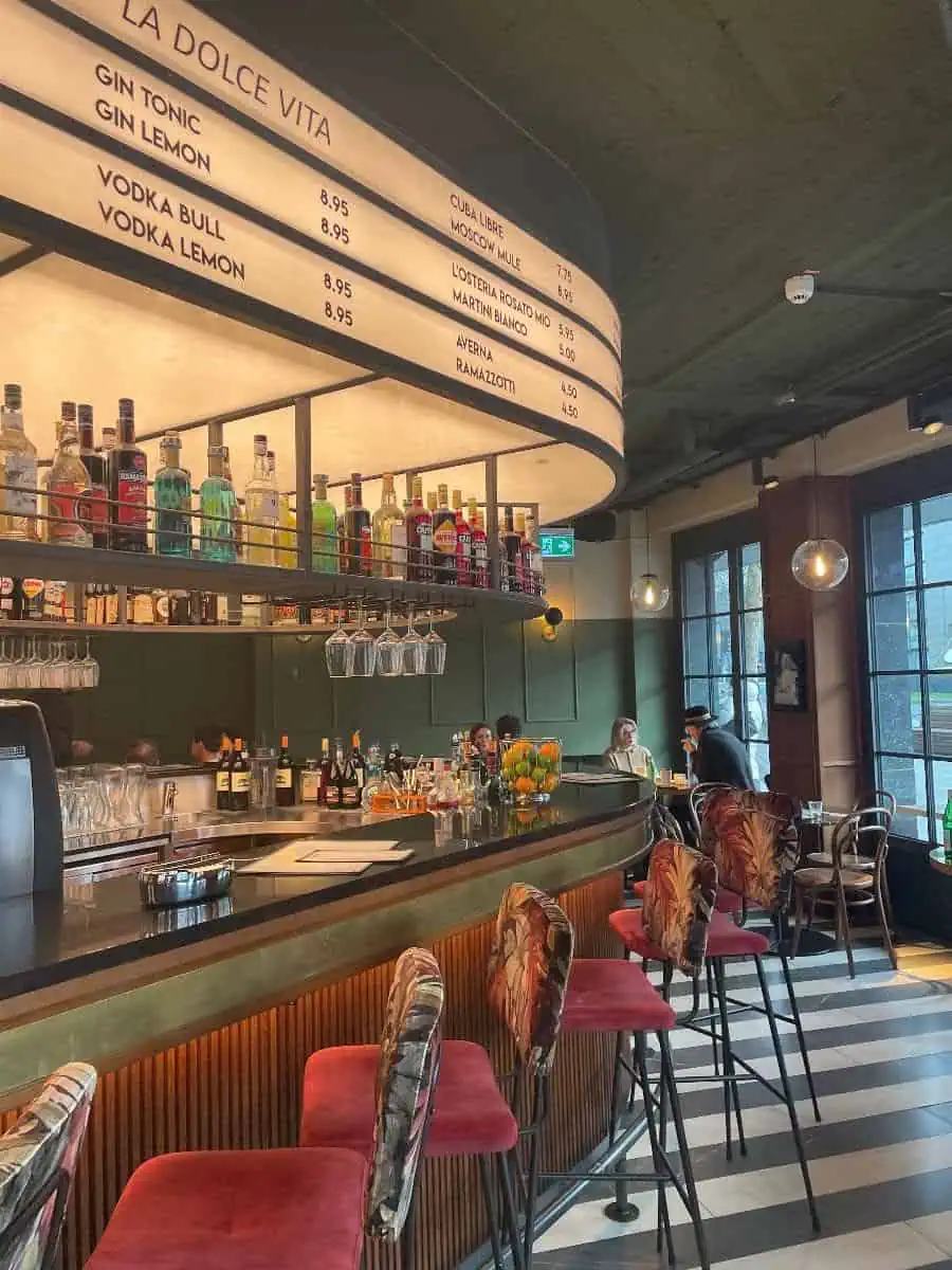 mau-ban-quay-ban-hang-10 50+ Quầy Bar Pha Chế Đẹp