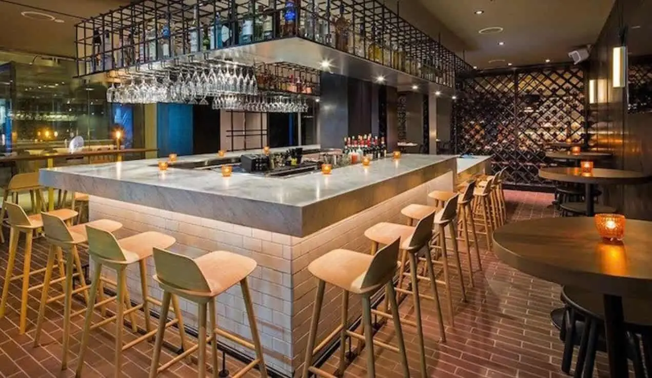 Quầy Bar ốp đá hiện đại