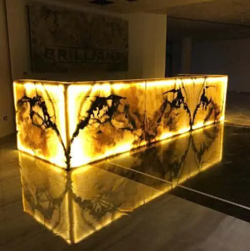 Mẫu quầy bar ốp đá light wall