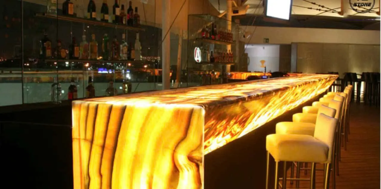 Quầy bar ốp đá light wall