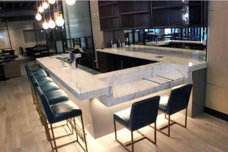 quay-bar-mat-da-8 10+ Mẫu quầy bar đá nhân tạo đẹp, bền và hiện đại