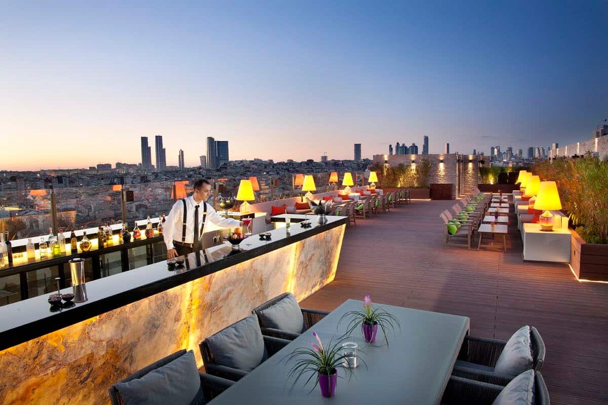 quay-bar-ngoai-troi-dep-an-tuong-2024-3 Quầy bar cafe ngoài trời — Thiết kế thi công Nội Thất HCM