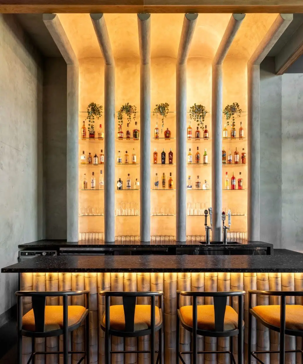 Quầy bar ốp đá hoa cương