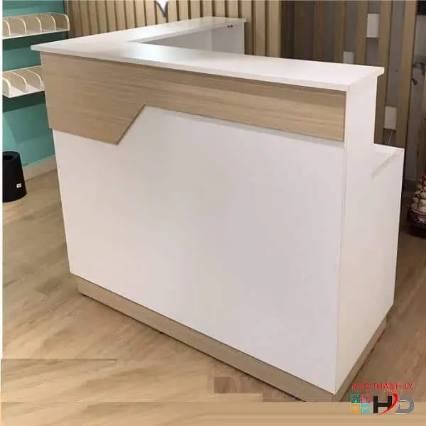 Quầy lễ tân giá cả phải chăng