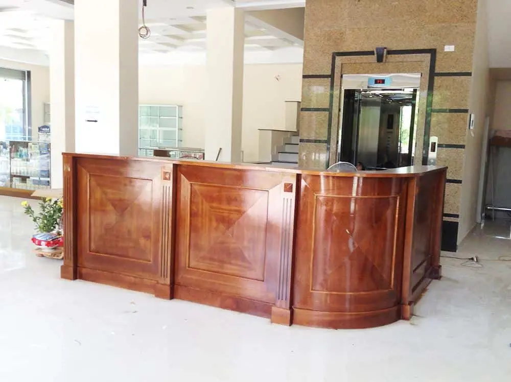 Quầy lễ tân gỗ tự nhiên đẹp