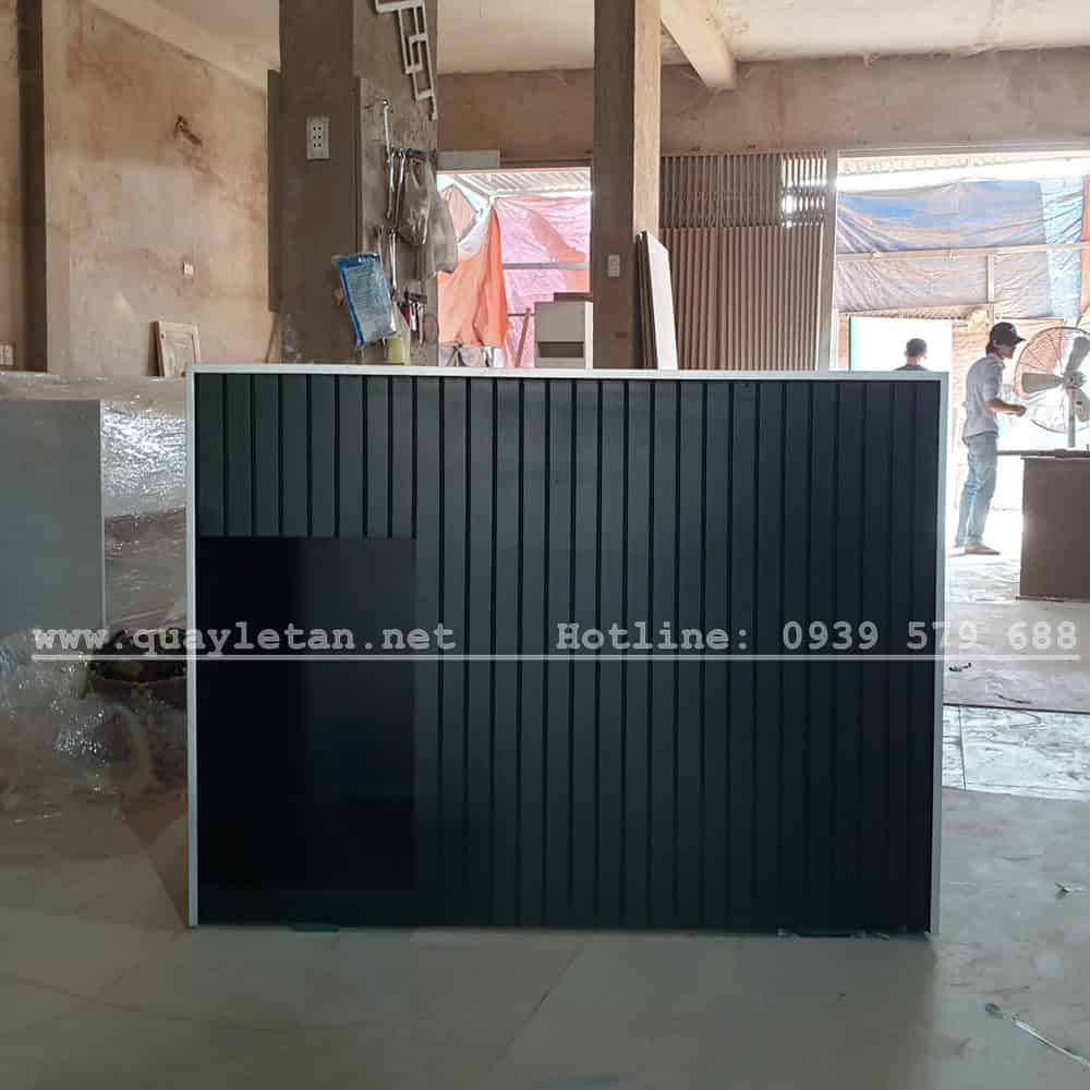 quay-le-tan-co-ban-tho-ong-dia-laho-AuNZ Quầy lễ tân có bàn thờ ông địa