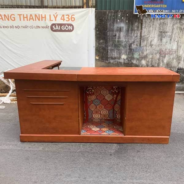 quay-le-tan-co-ban-tho-ong-dia-laho-VUM6 Quầy lễ tân có bàn thờ ông địa