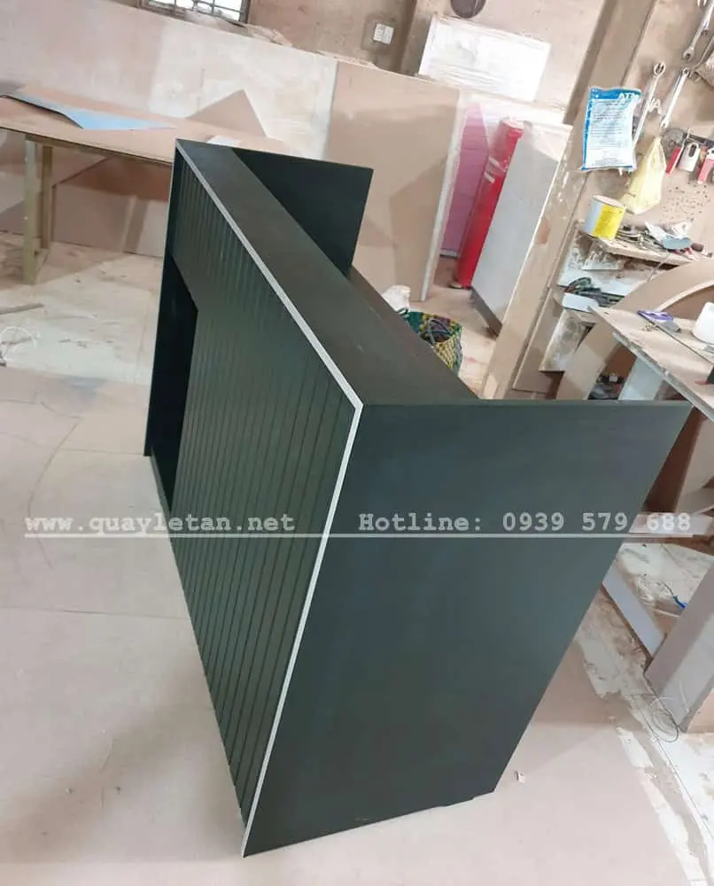 Quầy lễ tân kết hợp bàn thờ 6 Quầy lễ tân kết hợp bàn thờ
