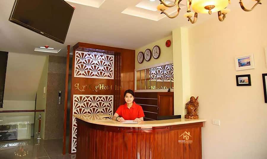 quay-le-tan-khach-san-nho-laho-WP3I Quầy lễ tân khách sạn nhỏ