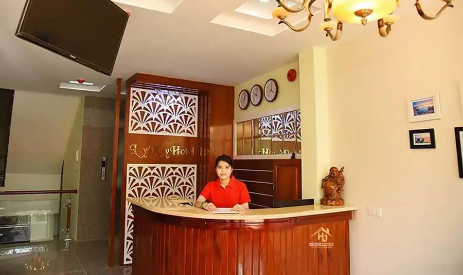 quay-le-tan-khach-san-nho-laho-WP3I Quầy lễ tân khách sạn nhỏ